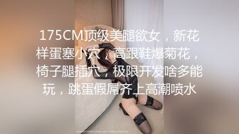 长焦相机 偷拍对面公园拍户外婚纱摄影的新娘子婚纱有点小,新娘子一直走光不断